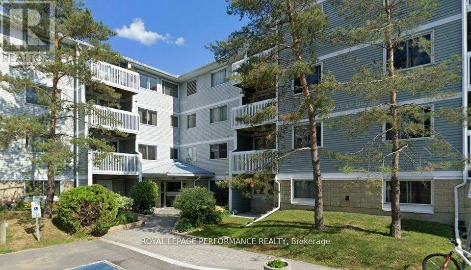 416-218 Viewmount Drive, Ottawa, ON, K2E 7X5