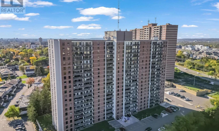1804-665 Bathgate Drive