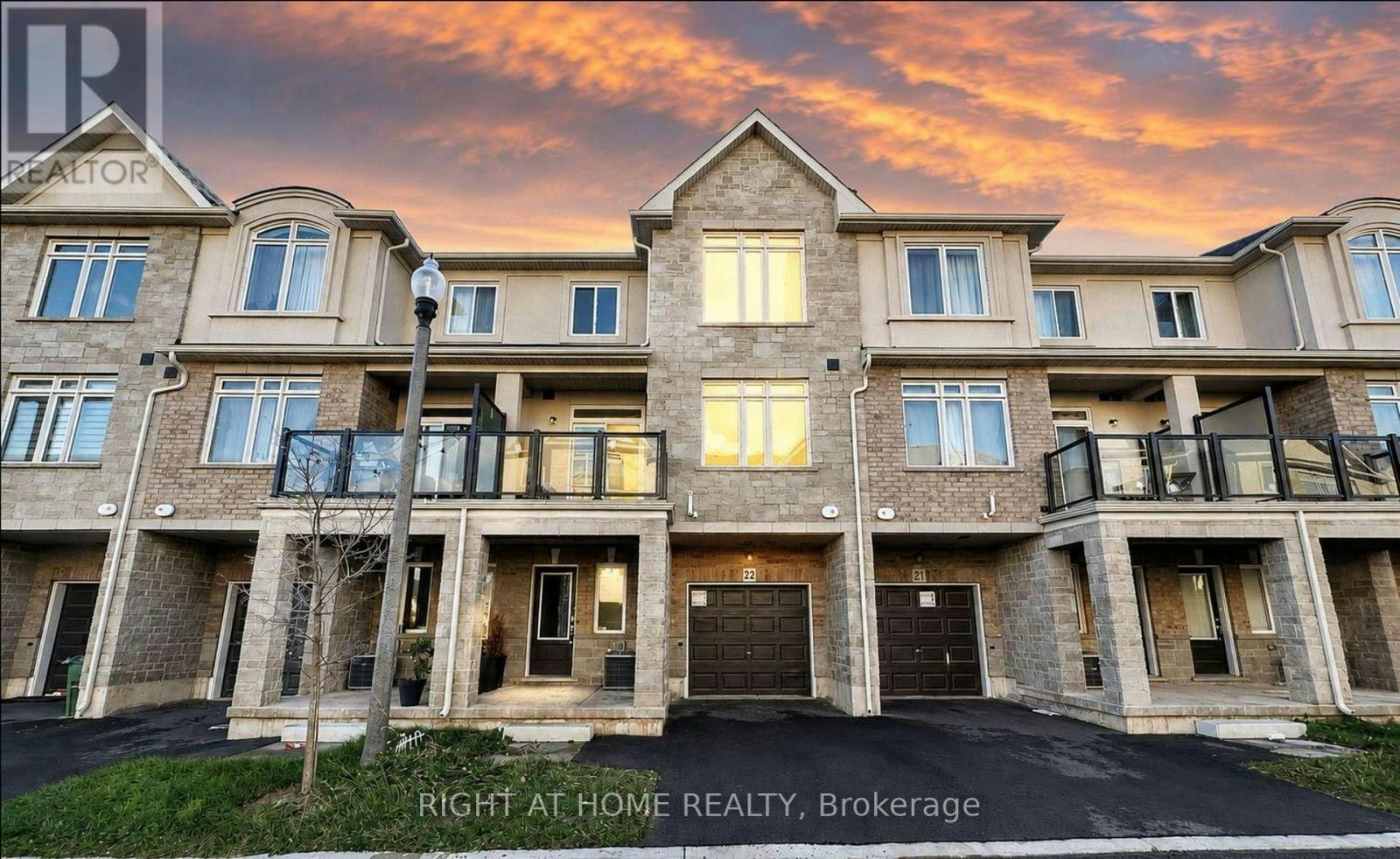 22-40 Zinfandel Drive, Hamilton, ON, L8E 0L1