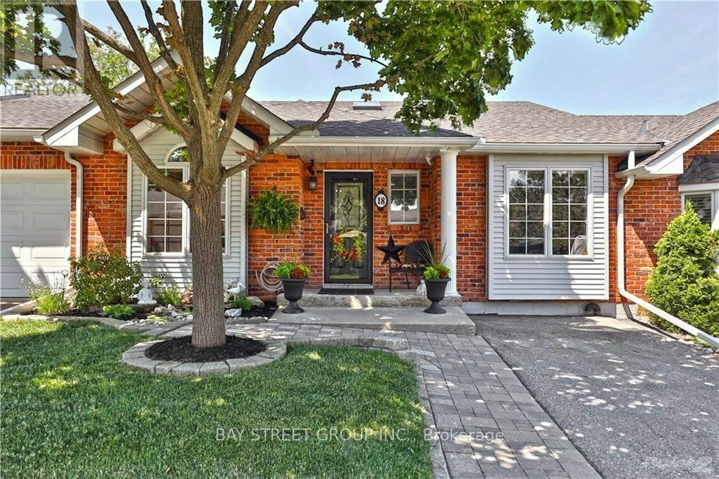 18-20 Meadowlands Boulevard, Hamilton, ON, L9K 1J5