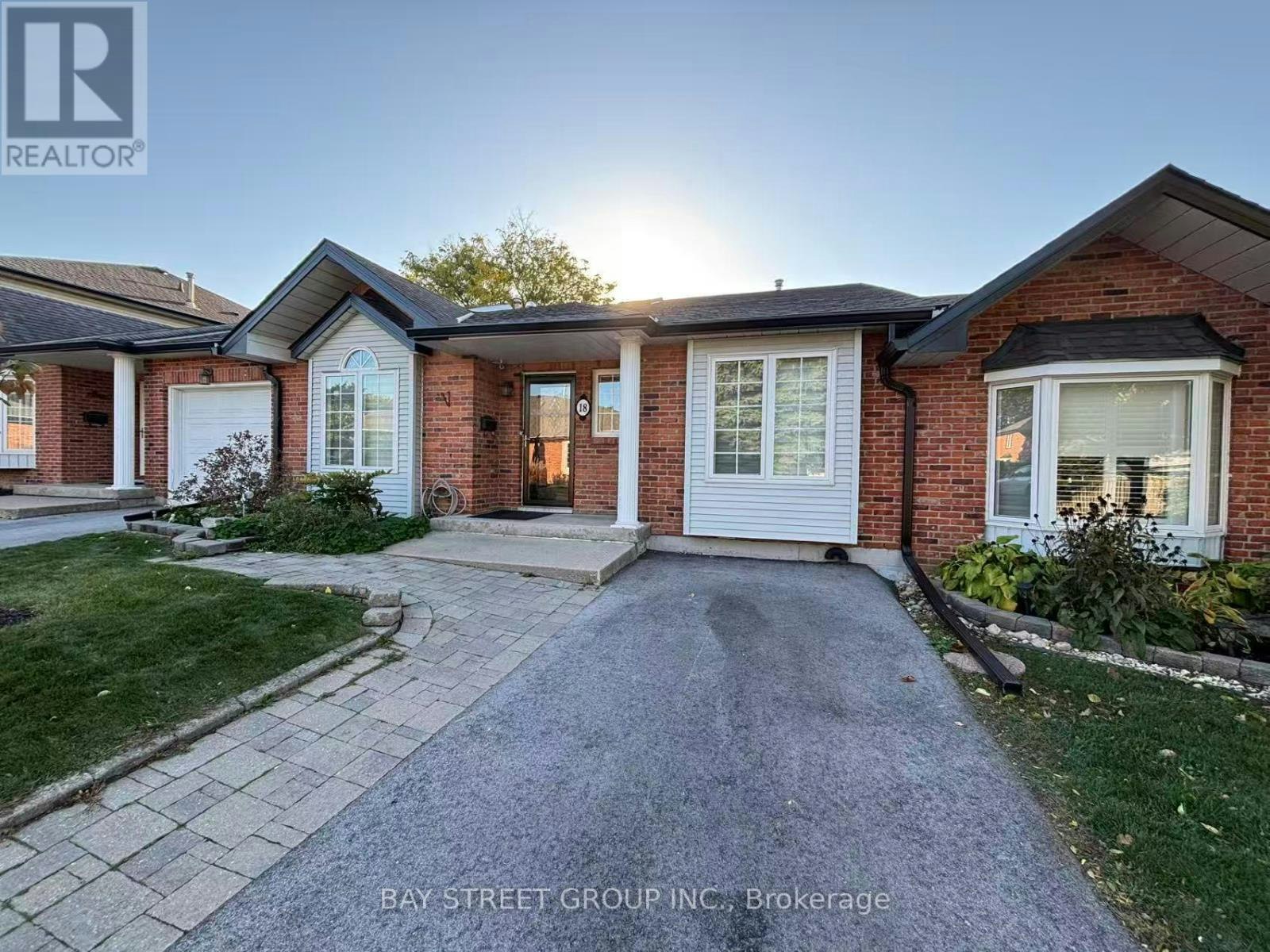 18-20 Meadowlands Boulevard, Hamilton, ON, L9K 1J5