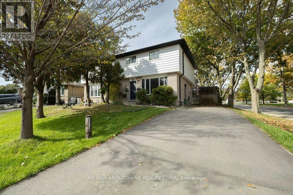 4 Glamis Court, Hamilton, ON, L9C 6B3