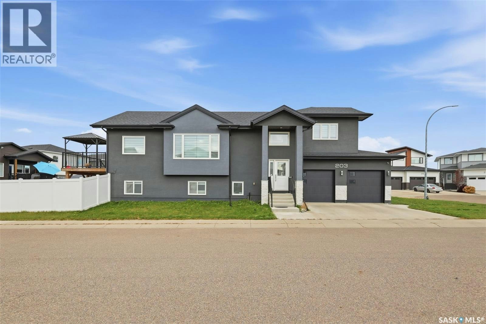 203 Burgess Bay, Saskatoon, SK, S7V 0S3