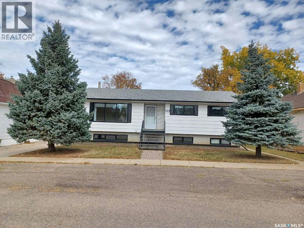 113 5th Avenue, Gravelbourg, SK, S0H 1X0