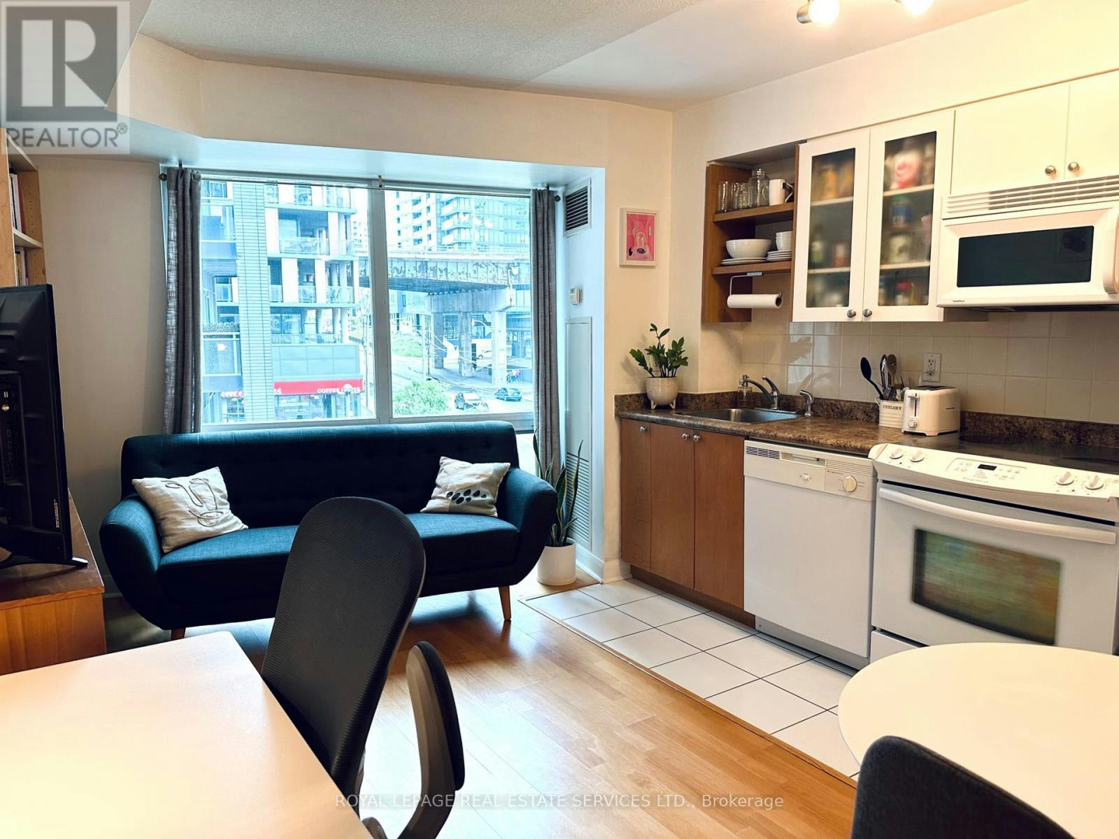 302-600 Fleet Street, Toronto, ON, M5V 1B7 - 3