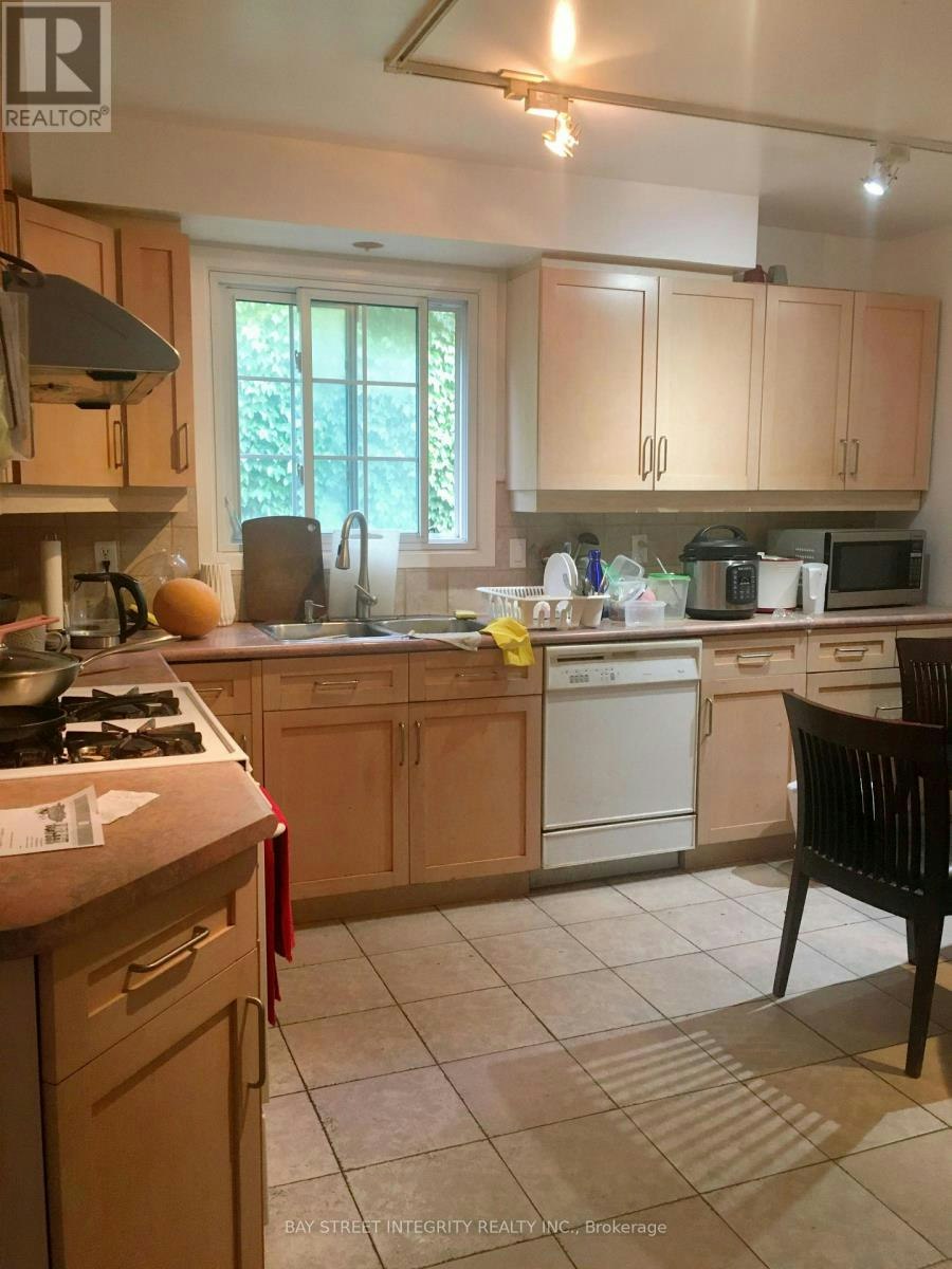 UPPER-98 Carolbreen Square, Toronto, ON, M1V 1H5 - 2