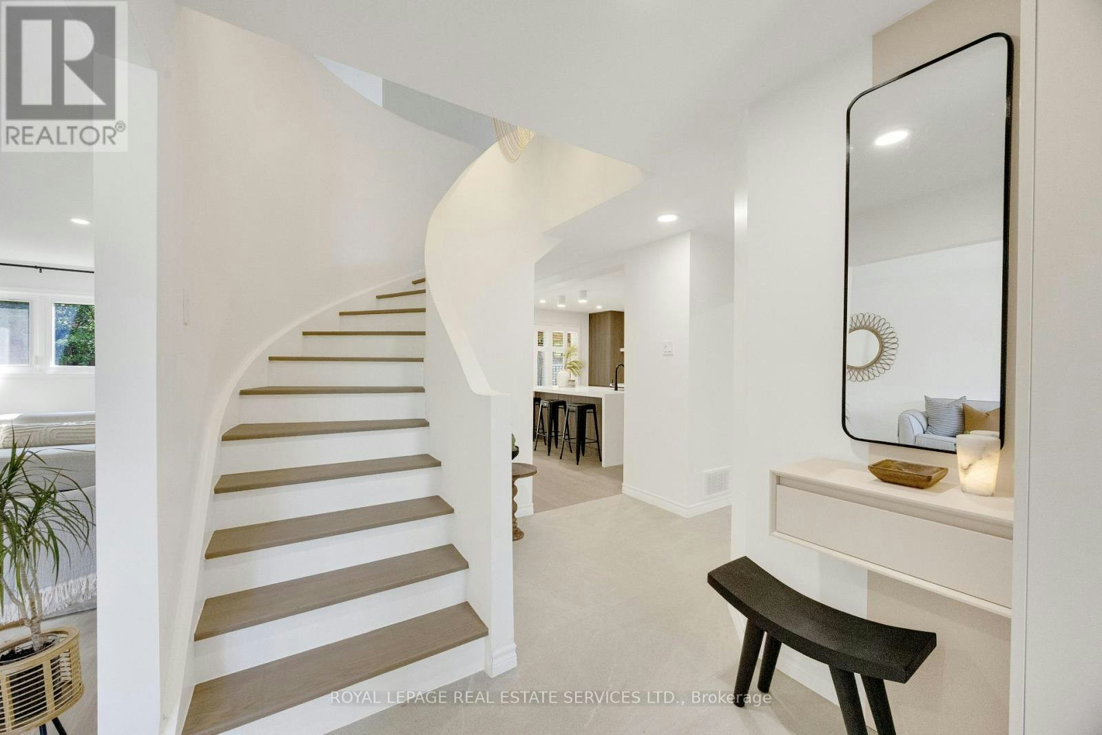 2048 Sixth Line, Oakville, ON, L6H 3N2 - 5