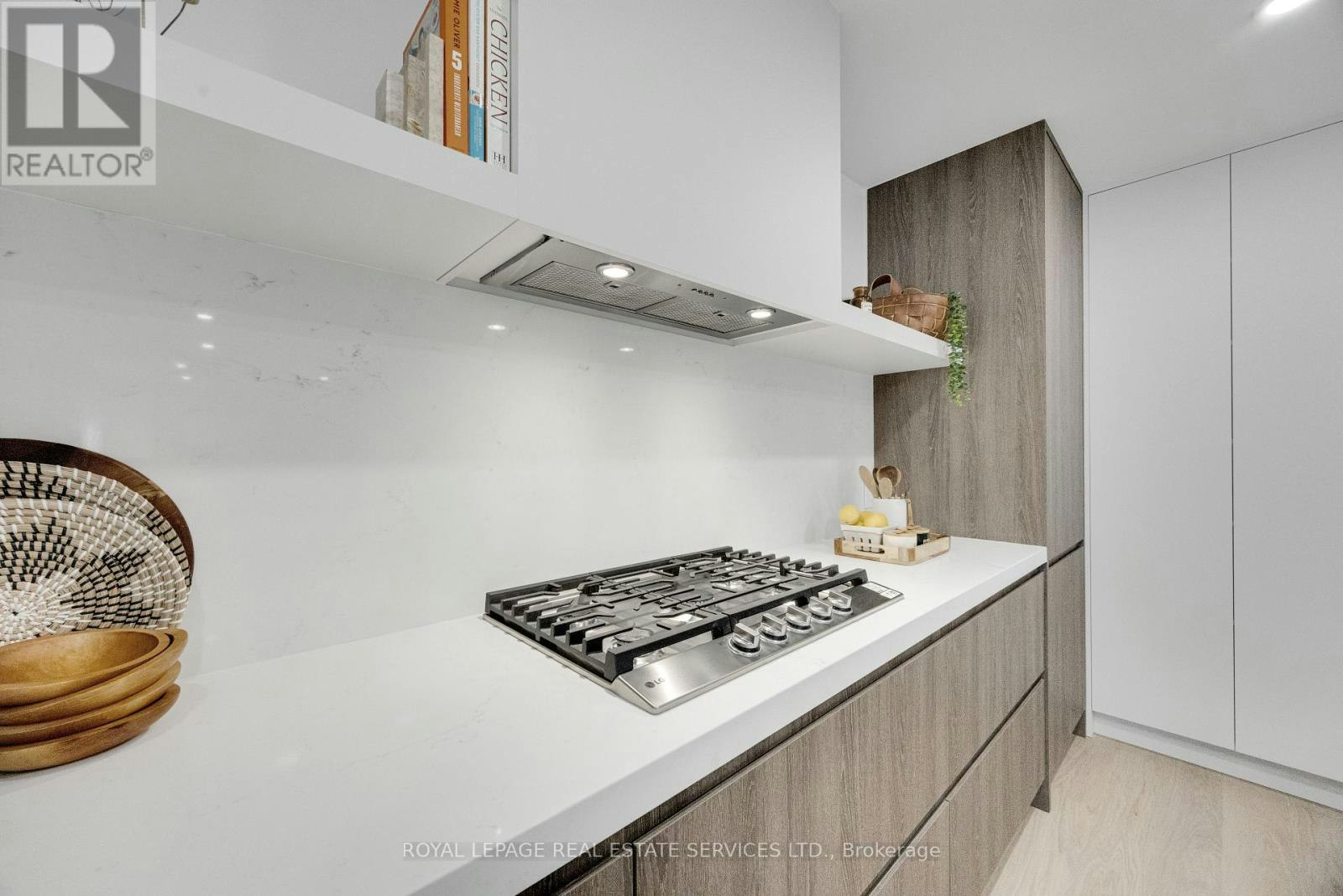 2048 Sixth Line, Oakville, ON, L6H 3N2 - 8