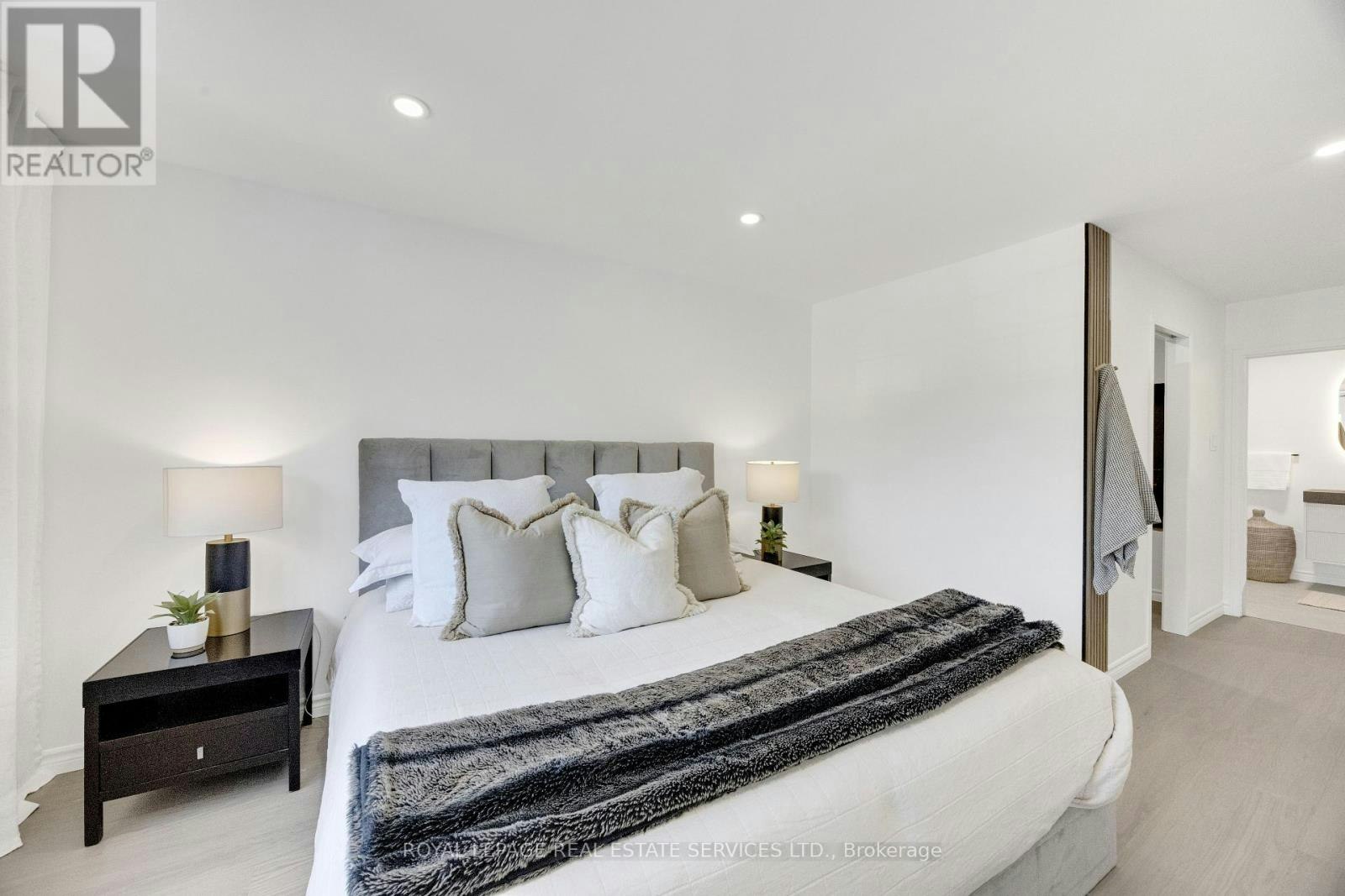 2048 Sixth Line, Oakville, ON, L6H 3N2 - 19