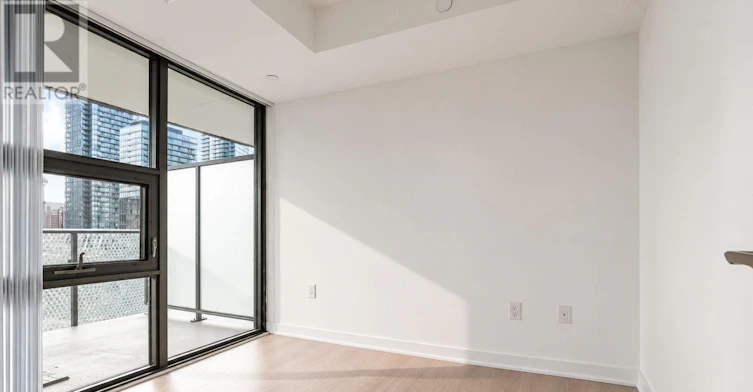 2002-11 Wellesley Street W, Toronto, ON, M4Y 1E8 - 5