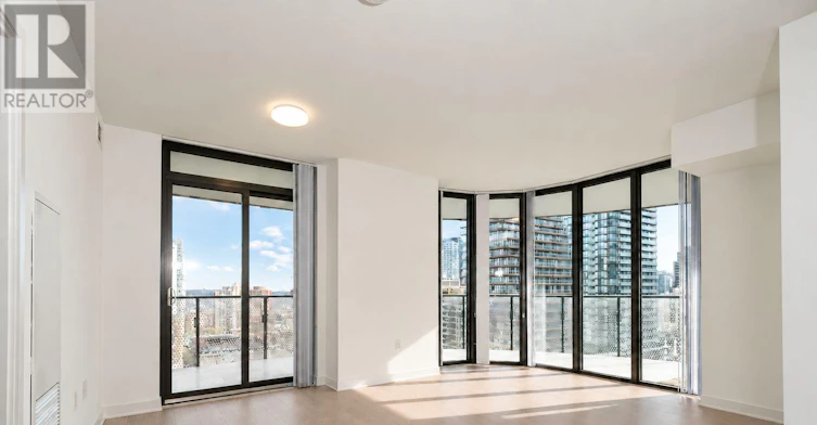 2002-11 Wellesley Street W, Toronto, ON, M4Y 1E8 - 2