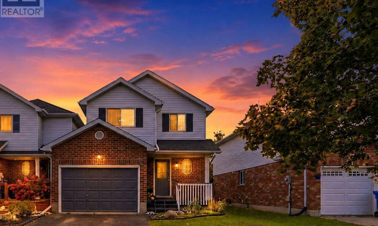 232 Tait Crescent