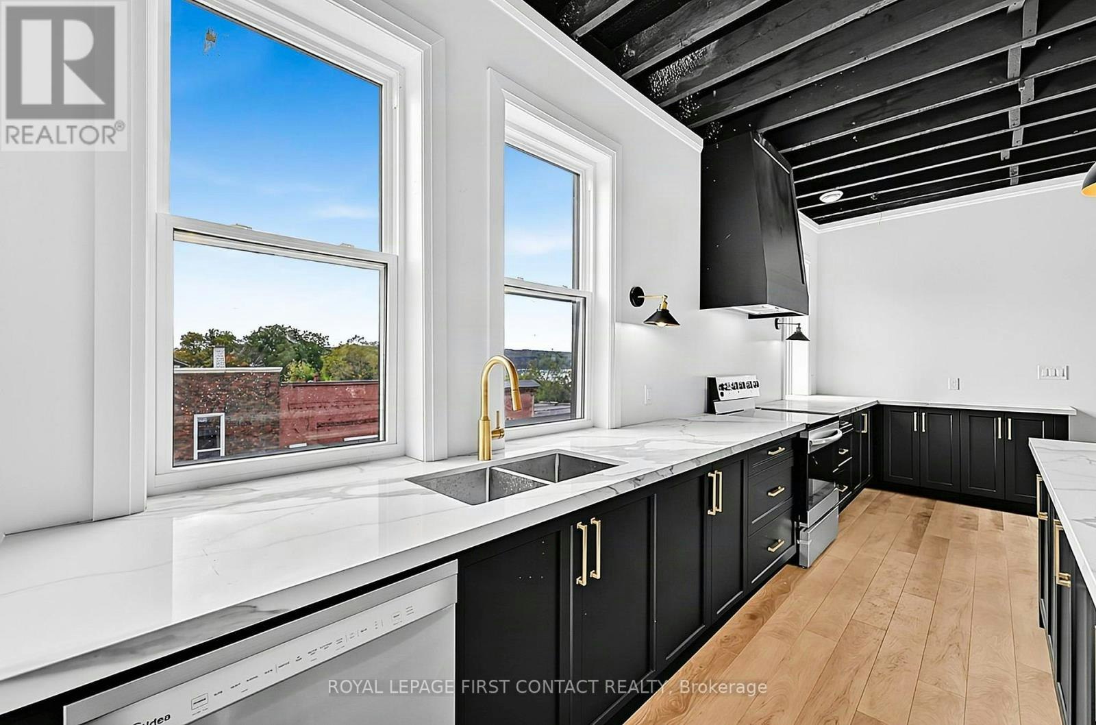 PENTHOUSE-87 Main Street, Penetanguishene, ON, L9M 1S8 - 8