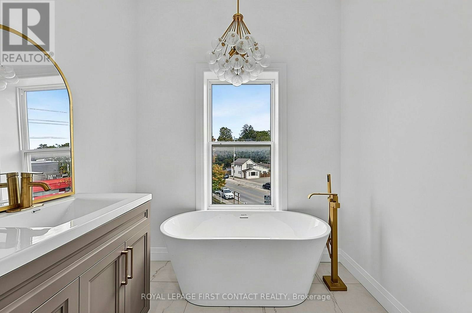 PENTHOUSE-87 Main Street, Penetanguishene, ON, L9M 1S8 - 21