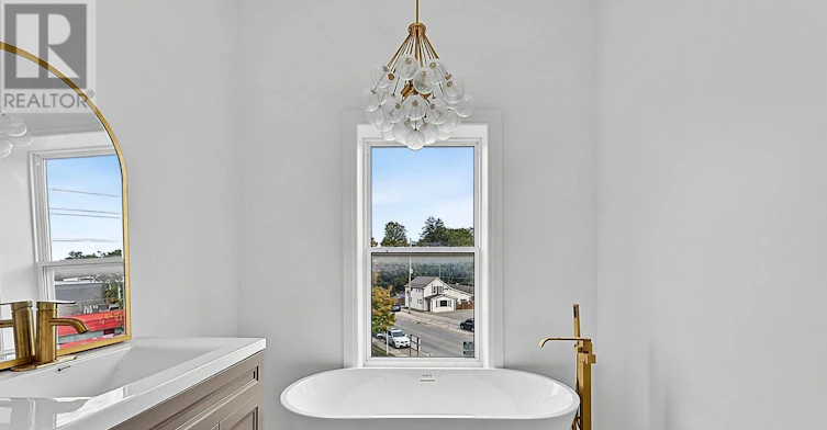 PENTHOUSE-87 Main Street, Penetanguishene, ON, L9M 1S8 - 21