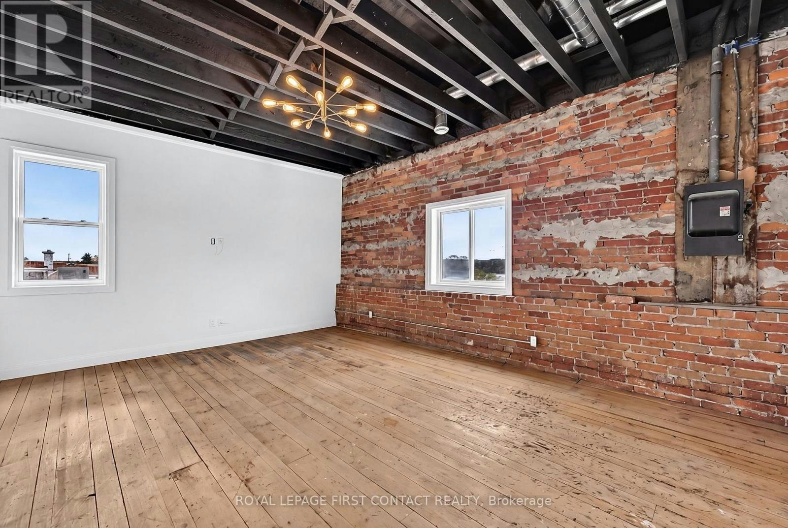 PENTHOUSE-87 Main Street, Penetanguishene, ON, L9M 1S8 - 17