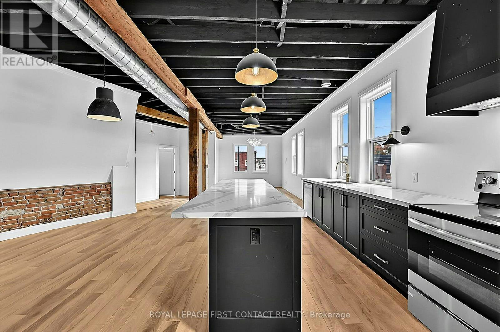 PENTHOUSE-87 Main Street, Penetanguishene, ON, L9M 1S8 - 4