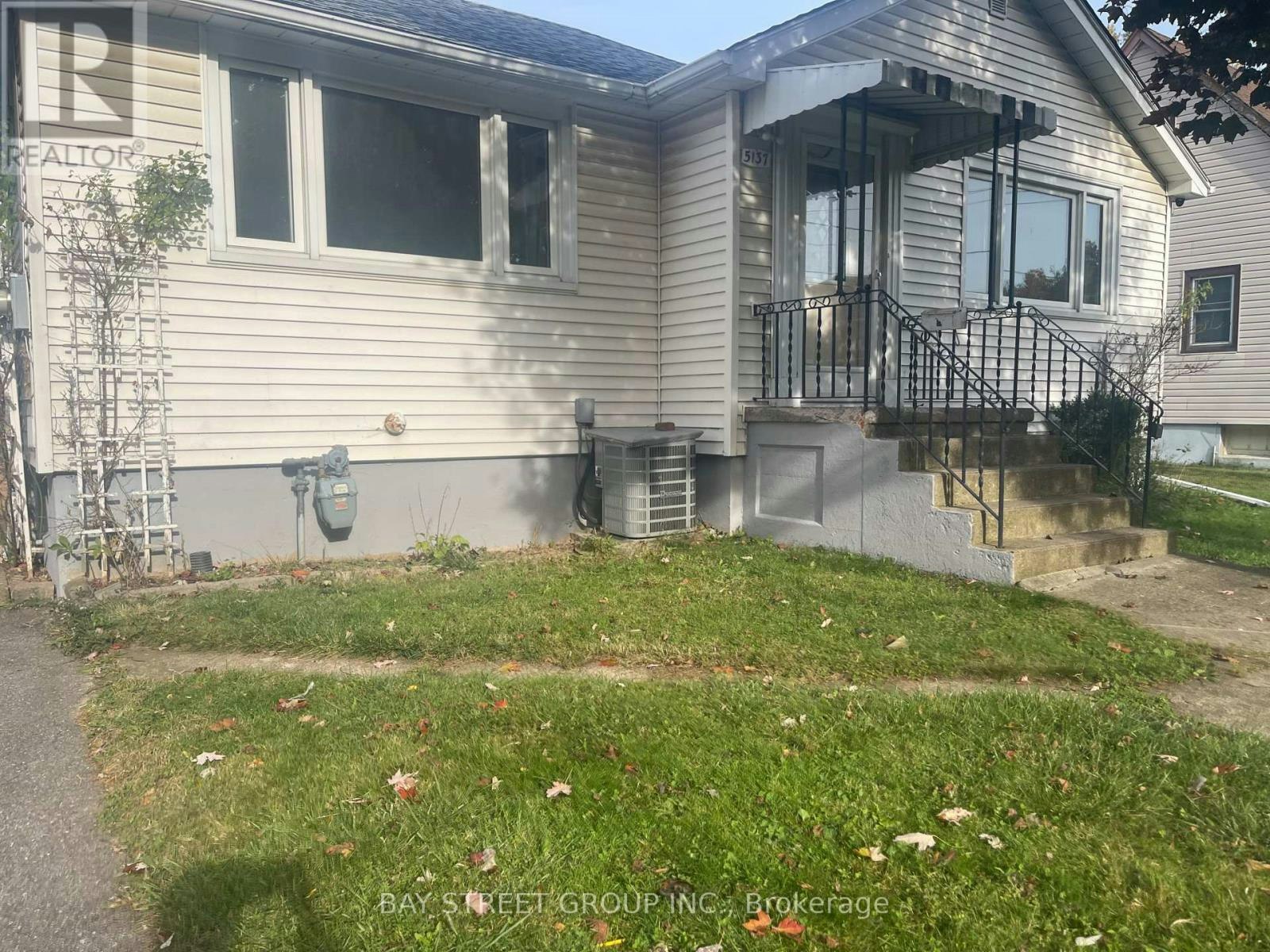 5137 Ontario Avenue, Niagara Falls, ON, L2E 3R7 - 4