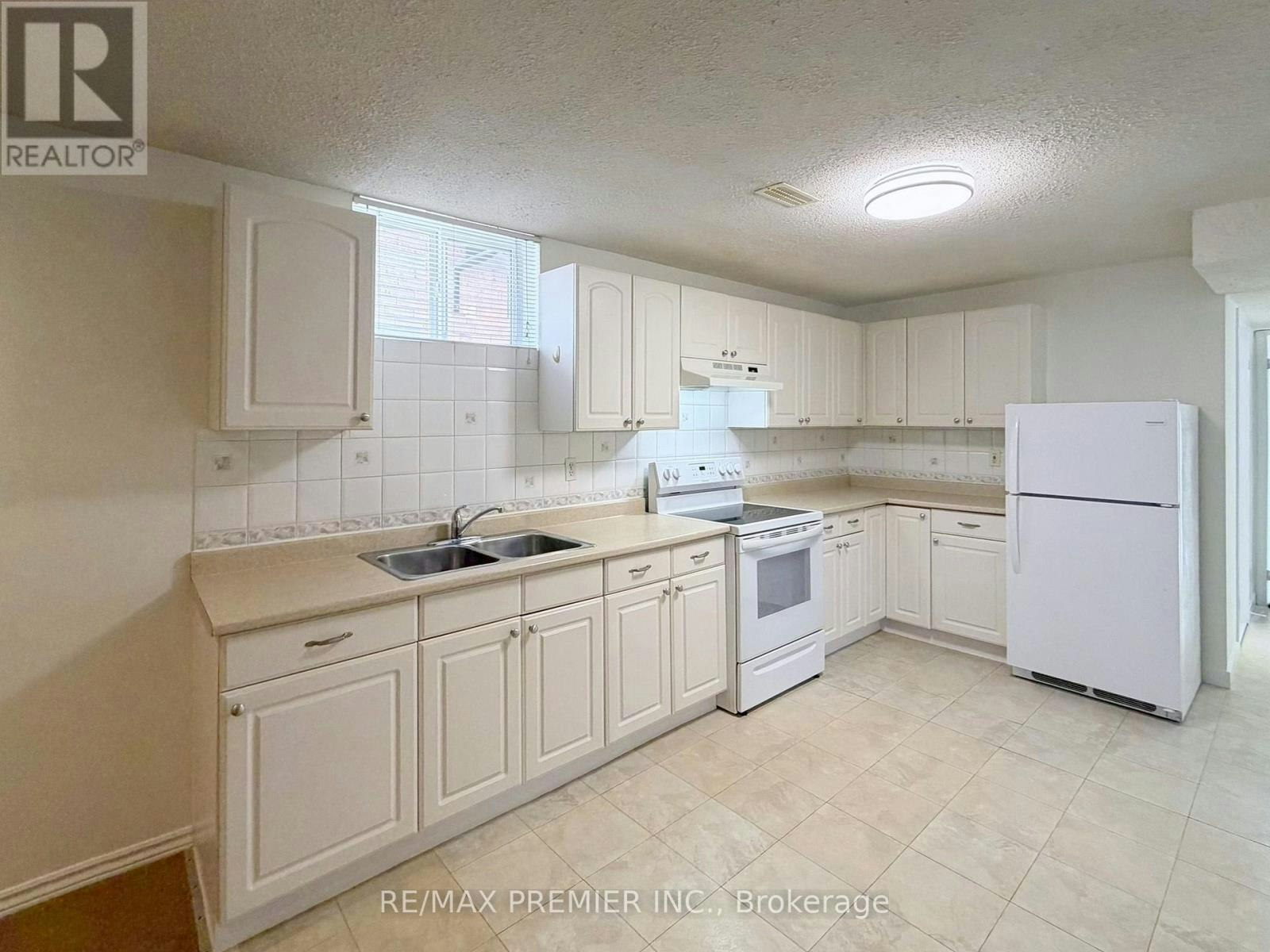 10 Aishford Road, Bradford West Gwillimbury, ON, L3Z 3E3 - 3