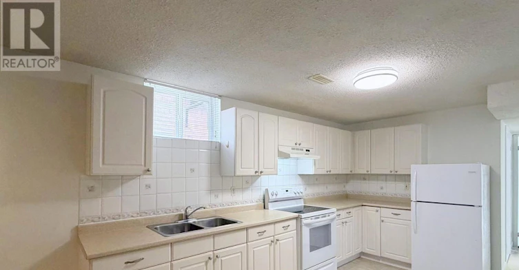 10 Aishford Road, Bradford West Gwillimbury, ON, L3Z 3E3 - 3