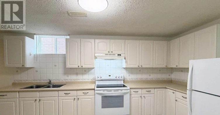 10 Aishford Road, Bradford West Gwillimbury, ON, L3Z 3E3 - 4