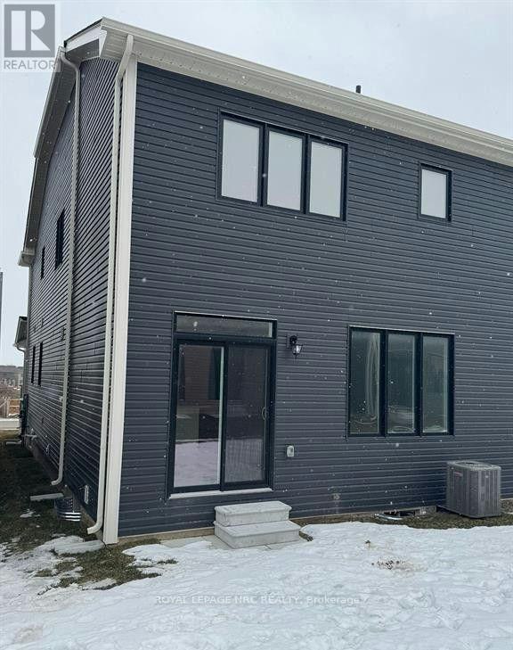 48 Varsity Drive, Welland, ON, L3B 0N3 - 3