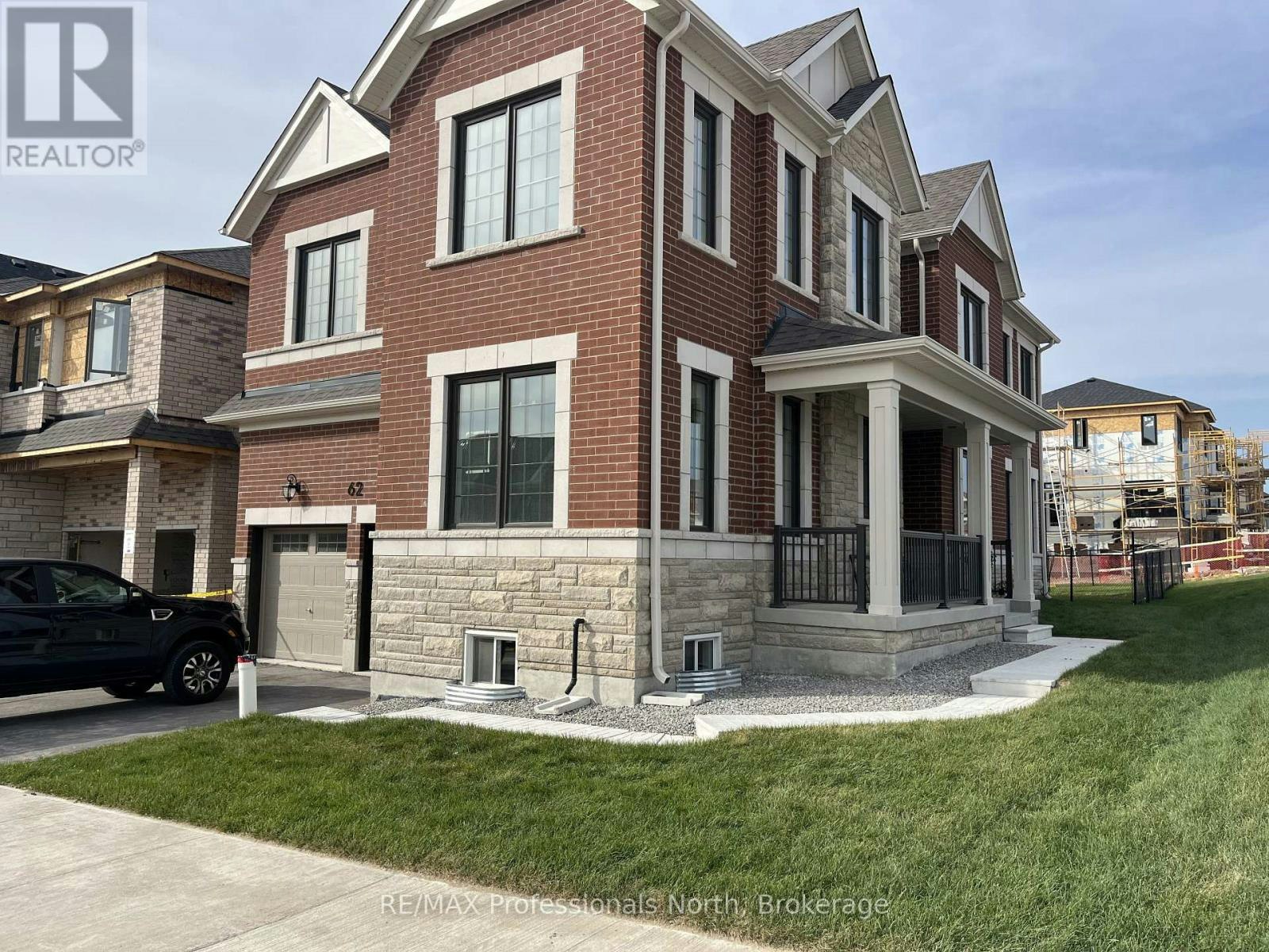 62 Lower Street, Barrie, ON, L9J 0B7 - 2