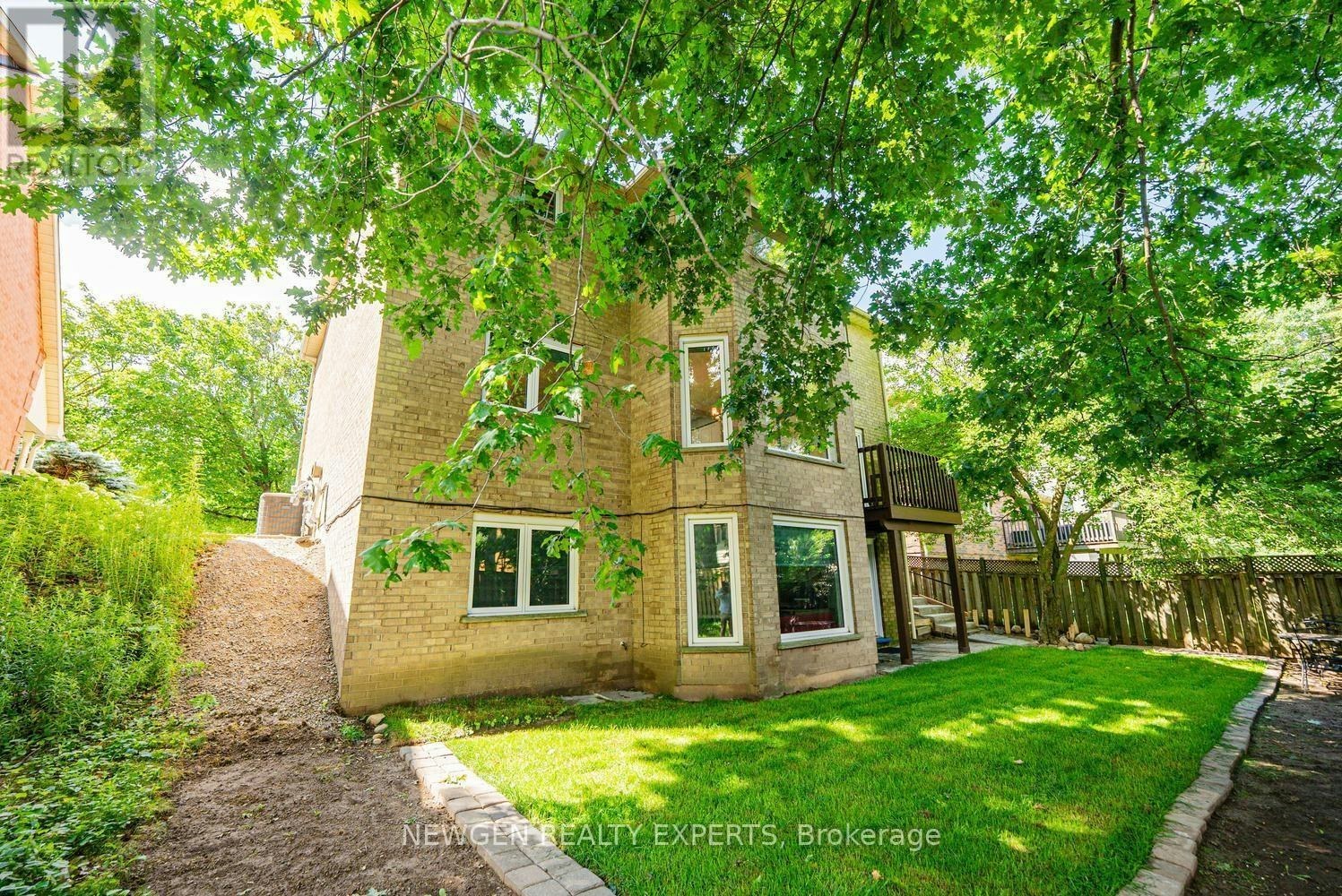 31 Stock Court, Cambridge, ON, N3C 3R4 - 48