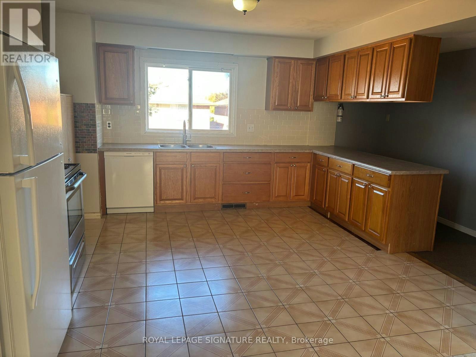 UPPER-232 Barton Street, Hamilton, ON, L8E 9X9