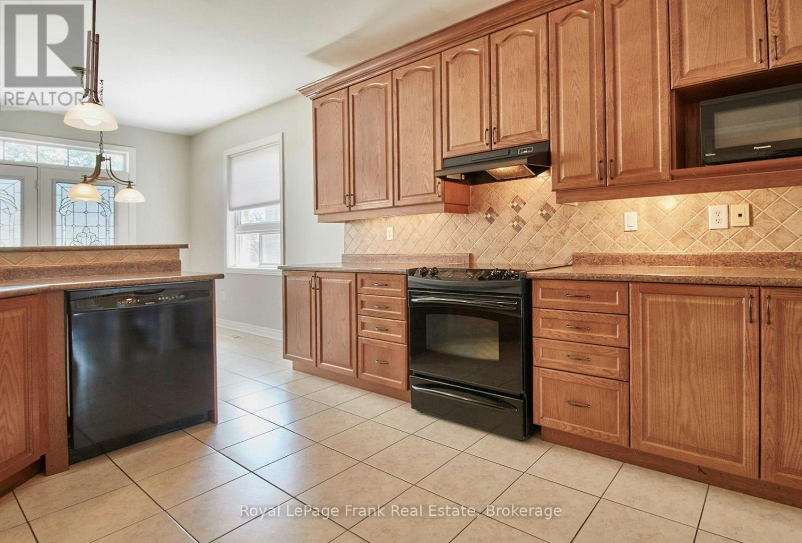 43 Helston Crescent, Whitby, ON, L1M 2K3 - 8