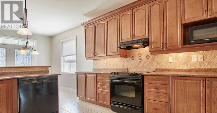 43 Helston Crescent, Whitby, ON, L1M 2K3 - 8