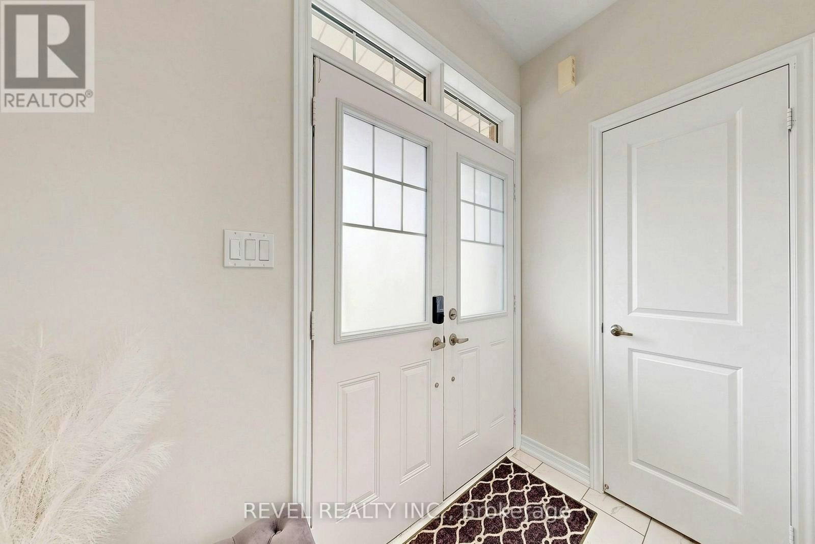 6 Dumaine Street, Whitby, ON, L1P 0G8 - 4