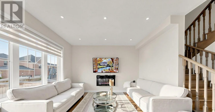 6 Dumaine Street, Whitby, ON, L1P 0G8 - 6