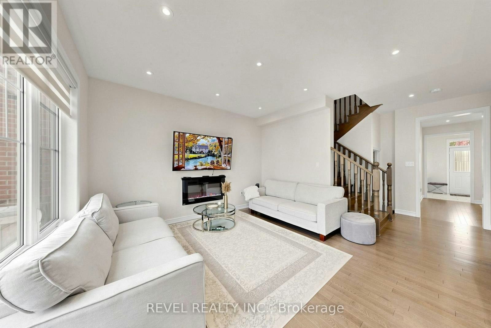 6 Dumaine Street, Whitby, ON, L1P 0G8 - 7