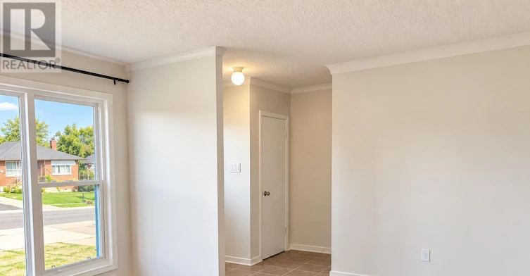 49 Thompson Avenue, Thorold, ON, L2V 2N2 - 3