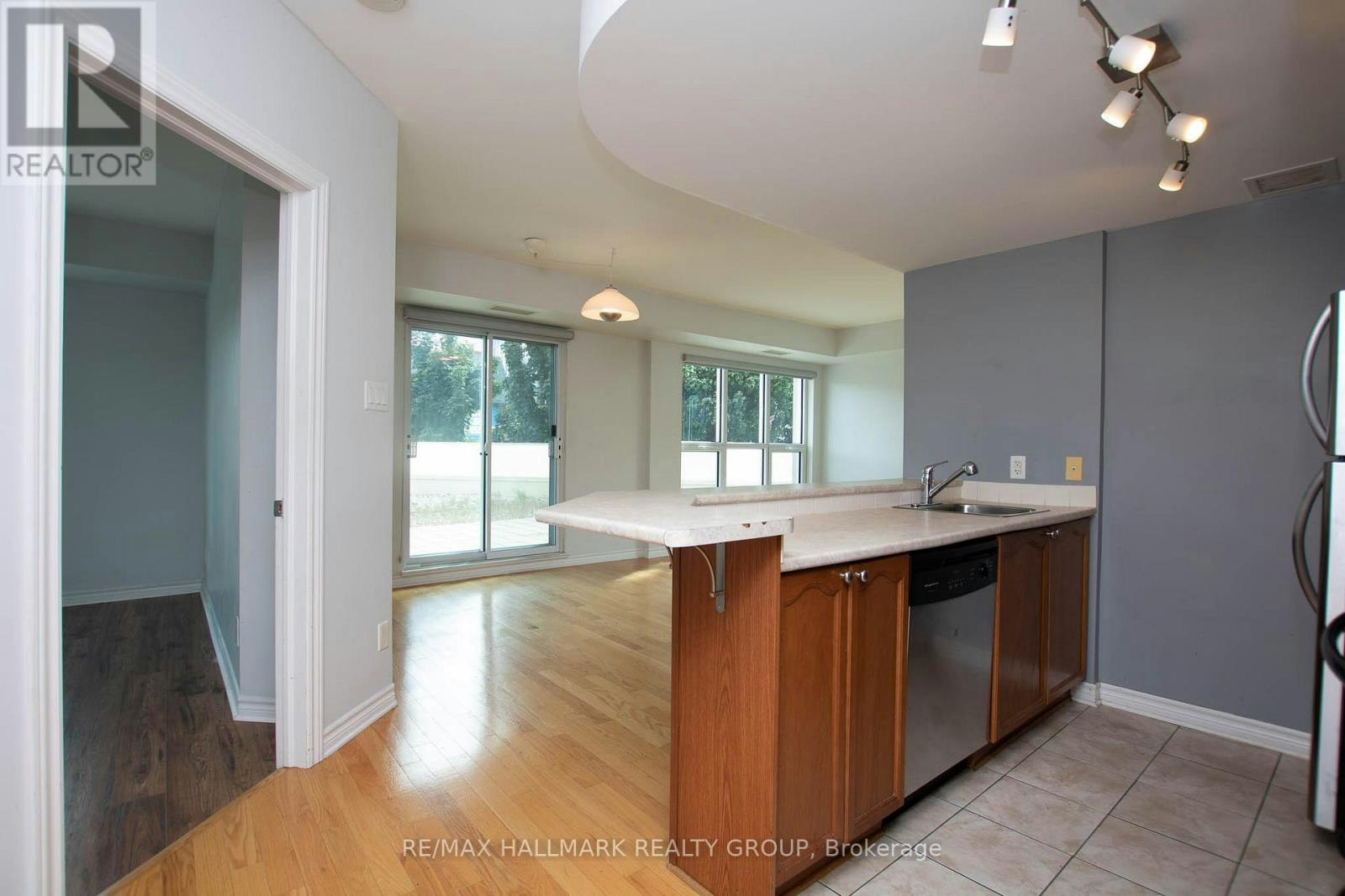207-200 Rideau Street, Ottawa, ON, K1N 5Y1 - 8