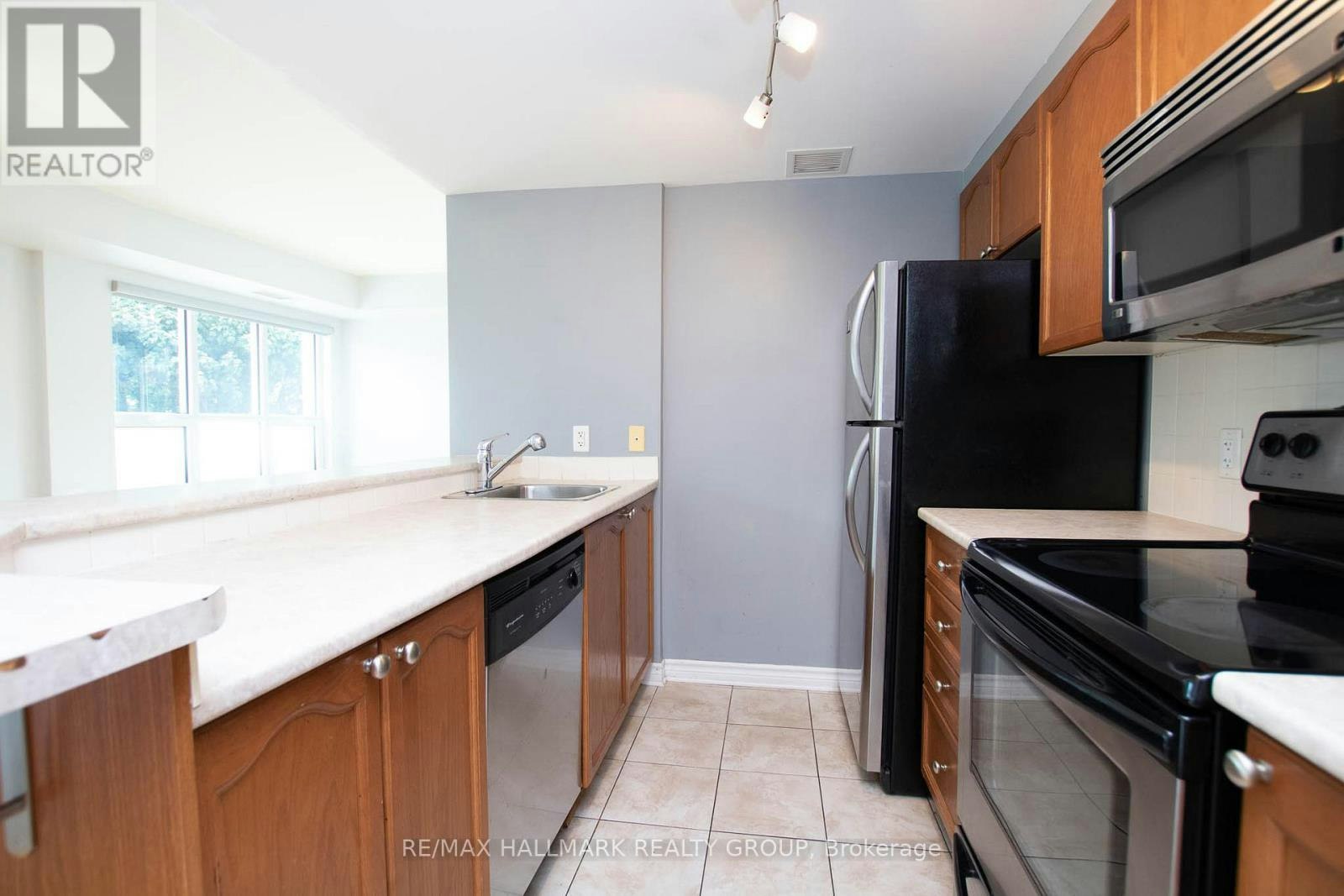 207-200 Rideau Street, Ottawa, ON, K1N 5Y1 - 9