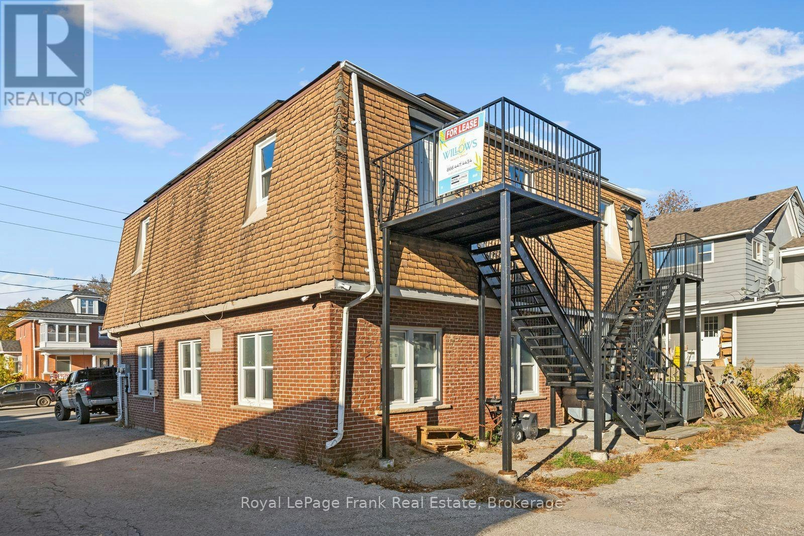 2 10 Brock Street WEST, Uxbridge, ON, L9P 1P1