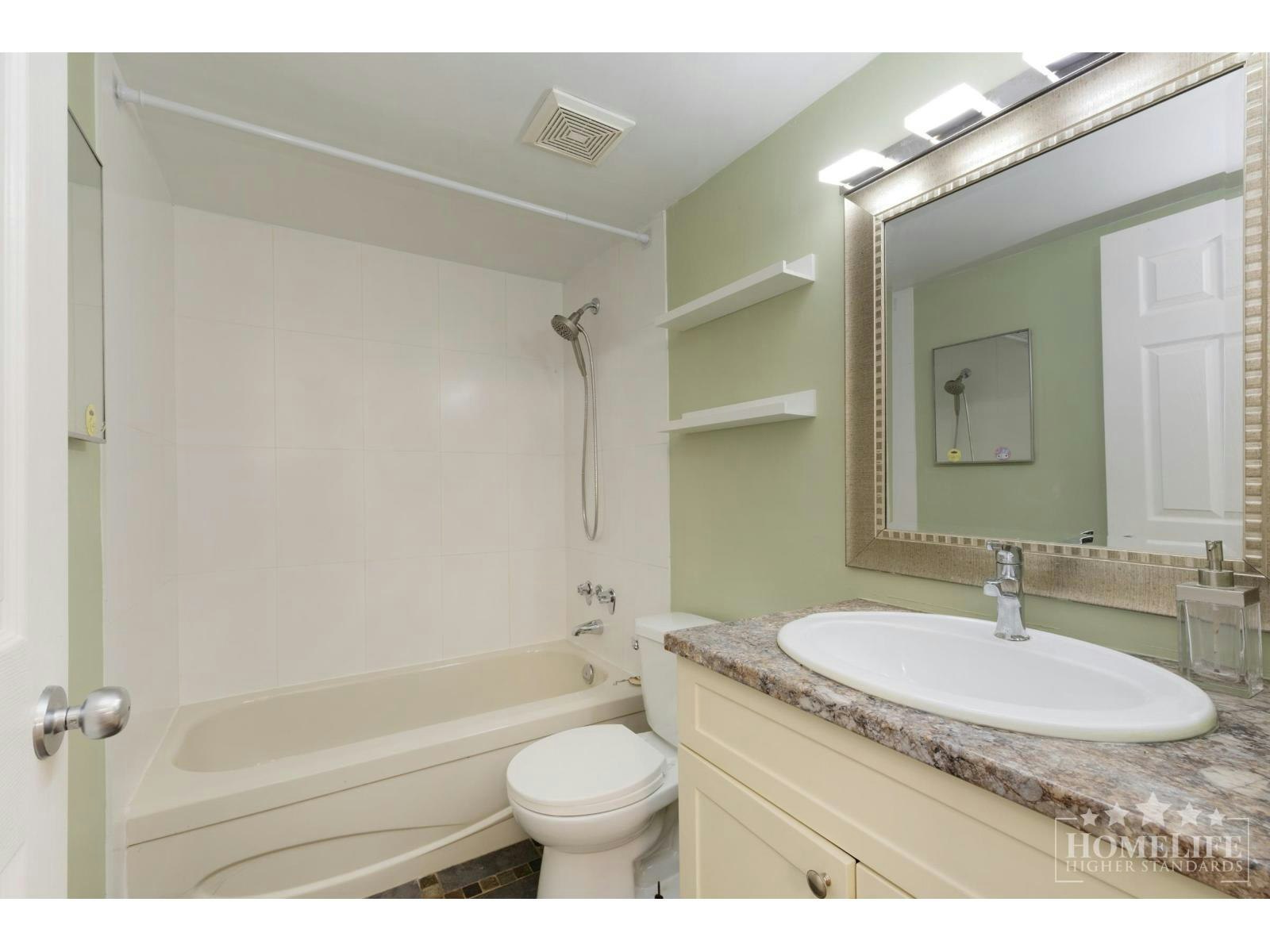 114-10644 151a Street, Surrey, BC, V3R 8R3 - 11