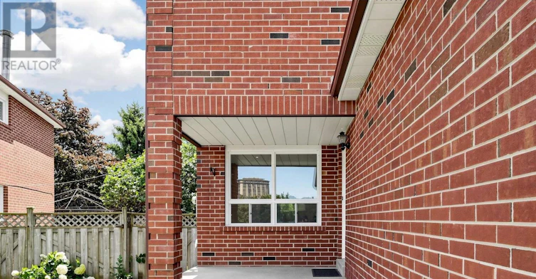 4749 Empire Crescent, Mississauga, ON, L5R 1M6 - 2