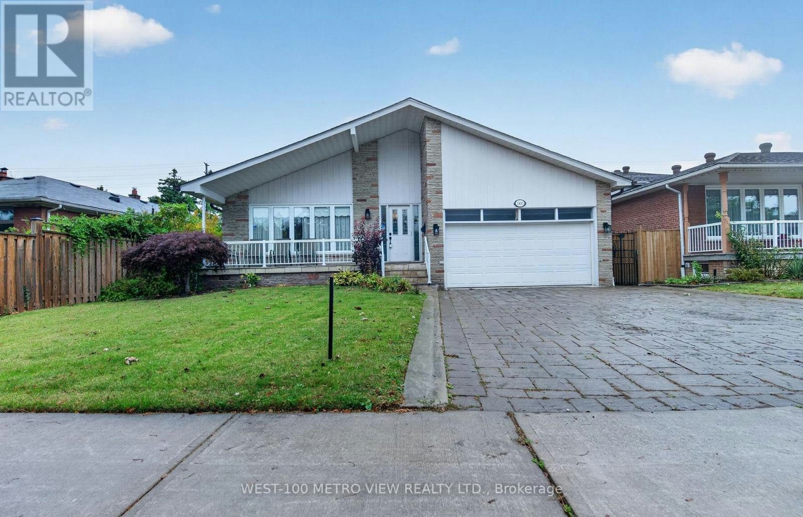 3411 Pinesmoke Crescent, Mississauga, ON, L4Y 3L4