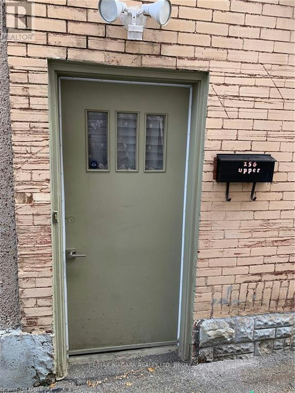 UPPER-256 Main Street EAST, Welland, ON, L3B 3W9