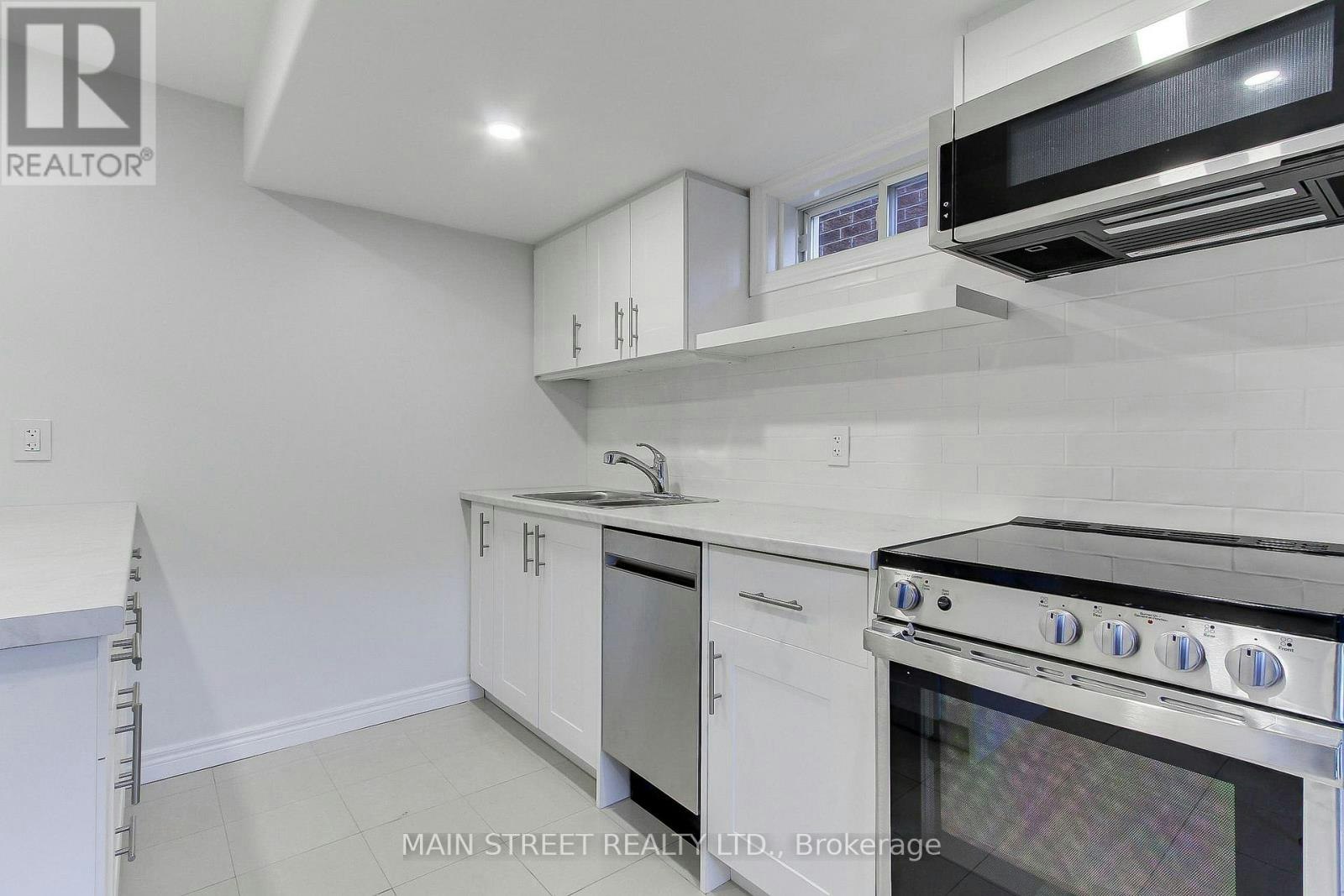 83 Laurendale Avenue, Georgina, ON, L4P 4G3 - 8