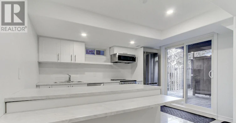 83 Laurendale Avenue, Georgina, ON, L4P 4G3 - 6
