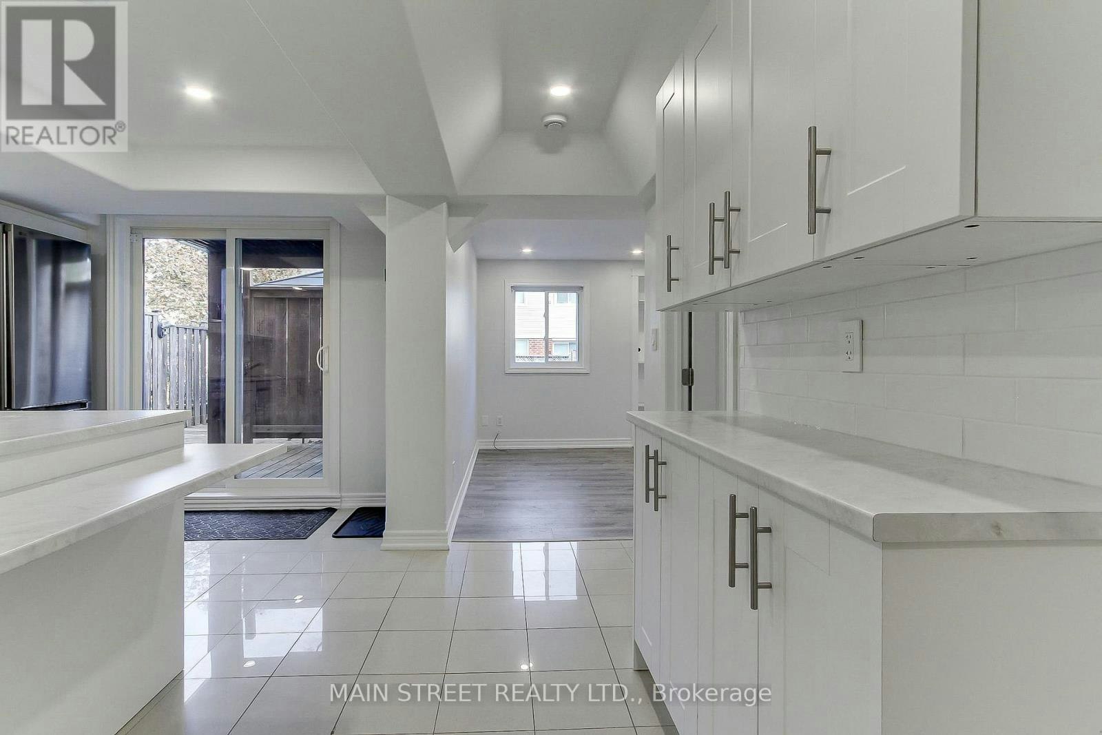 83 Laurendale Avenue, Georgina, ON, L4P 4G3 - 11