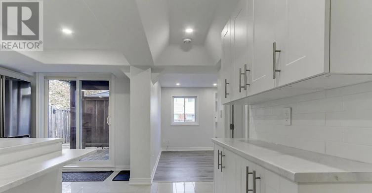83 Laurendale Avenue, Georgina, ON, L4P 4G3 - 11