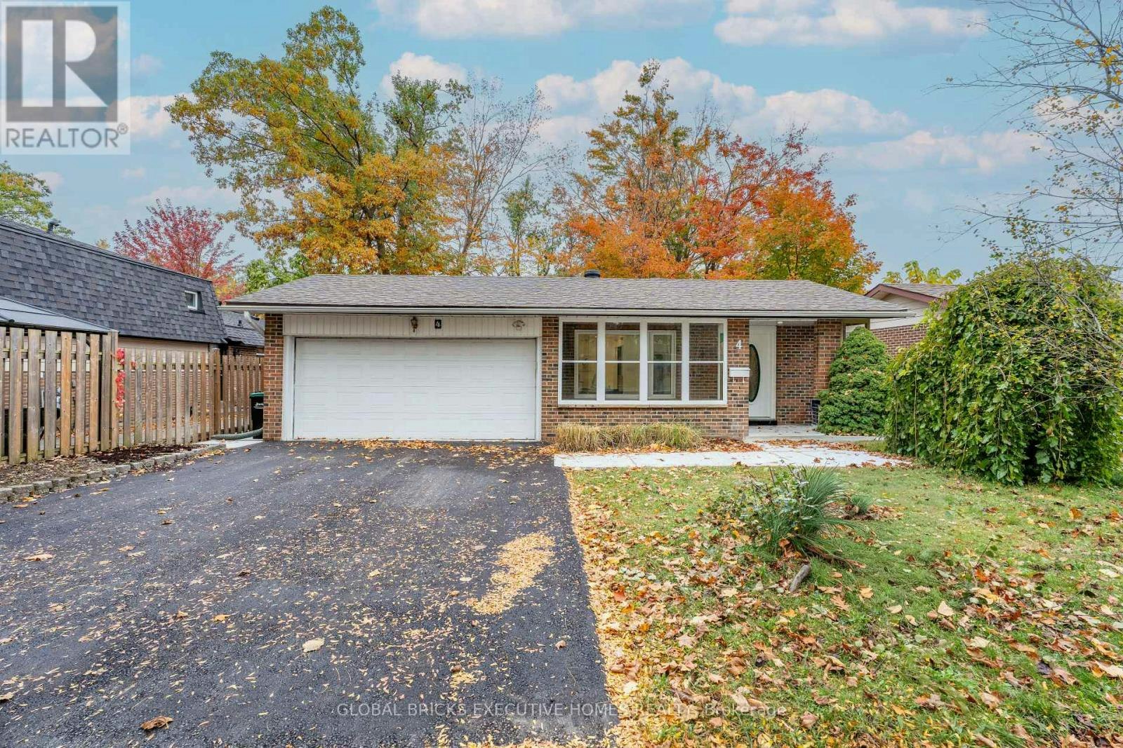 4 Virgilwood Crescent, Barrie, ON, L4M 4Y3