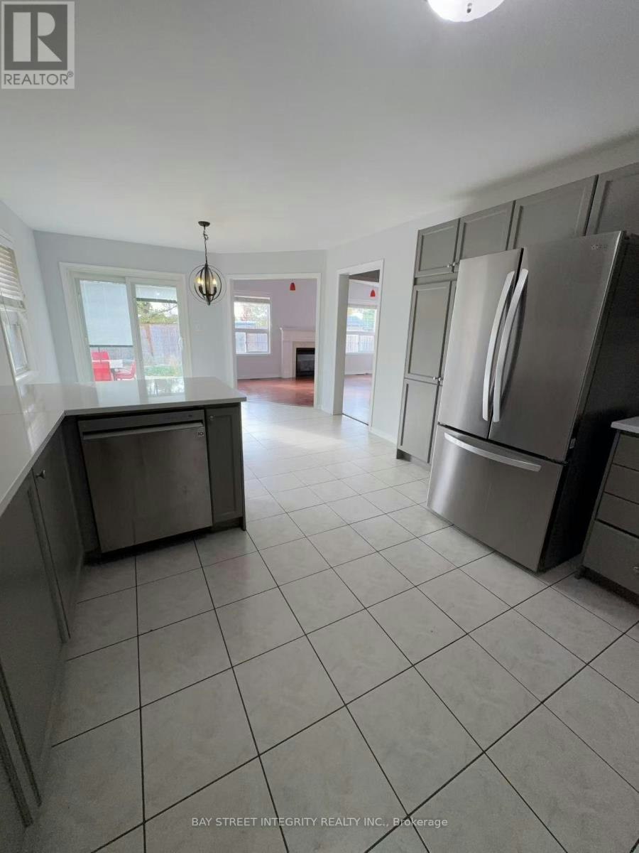 38 Delattaye Avenue, Aurora, ON, L4G 7T8 - 5