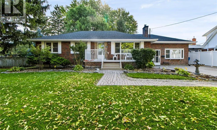 16 Indian Creek Road West