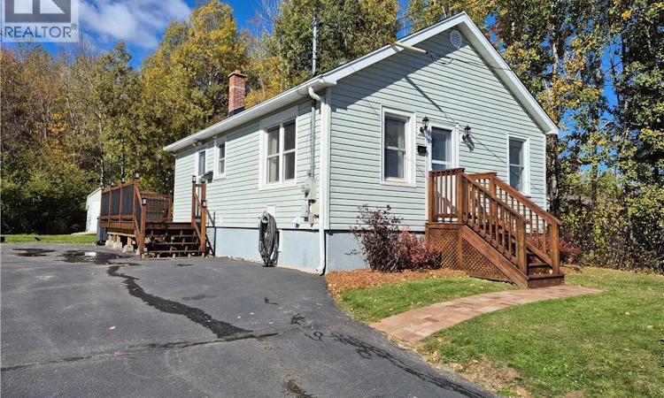 557 Canada Street